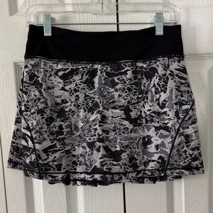 Lululemon Circuit Breaker Skirt II Interlaced Alpine White Black Print Sz 4